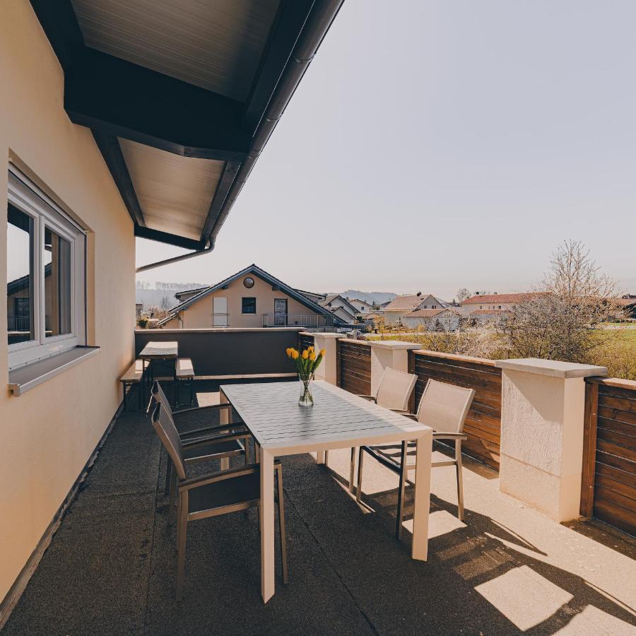 Grosse Ferienwohnung Mit Balkon Und Perfekter Lage Eggenthal Luaran gambar